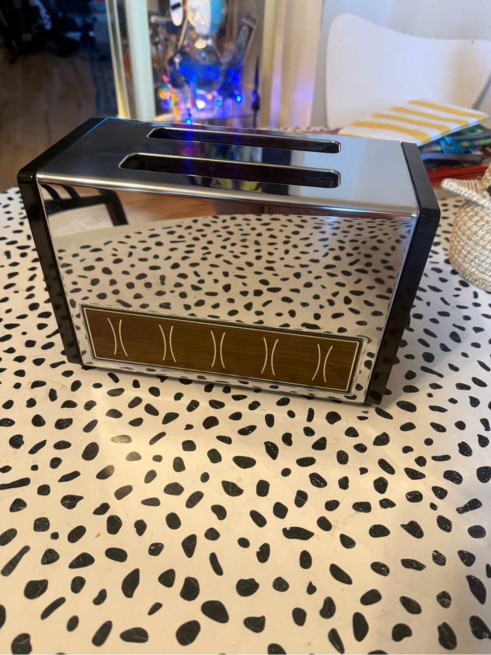 Vintage 1960s General Electric toaster